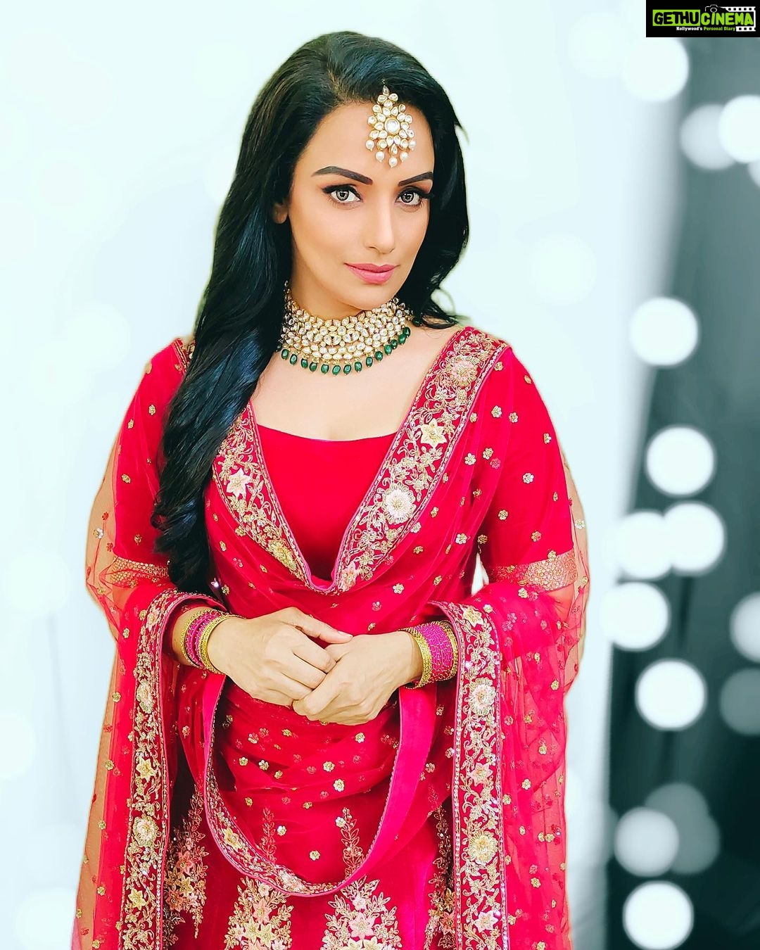 Shweta Menon Instagram - Everyday is a chance to be better 🥰 MUA @avinash_s_chetia Stylist @sabarinathk_ Costume @elanclassics #fashion #style #stylish #love#me #cute #photooftheday #nails #hair #beauty #beautiful #instagood #pretty #swag #pink #girl #girls #eyes #design #model #dress #shoes #heels #styles #outfit #purse #jewelry #shopping #glam
