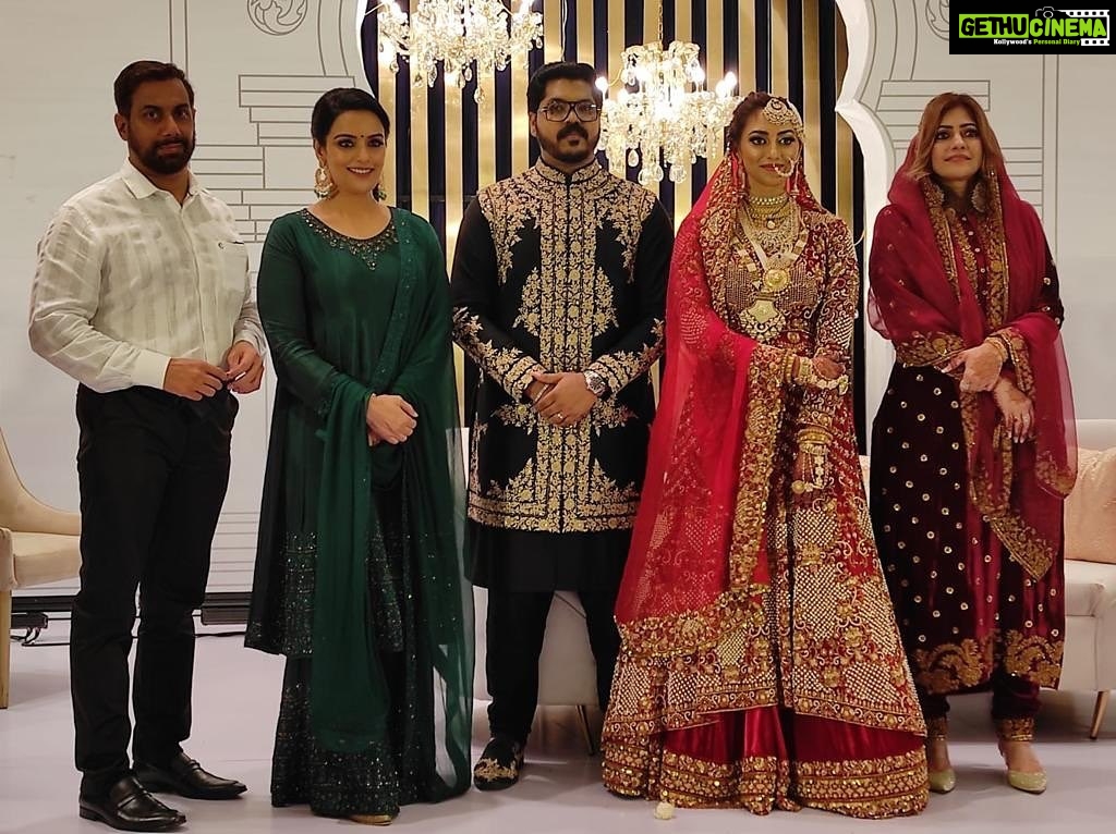 Shweta Menon Instagram - @rushdarahman_ - So happy for you dear, wishing you both a happy married life & a lifetime of love and happiness ❤️ Rashinka @rahman_actor & Meher @meherrahman - Time flies so fast!! I remember like yesterday the toddler she was and now she’s with her prince charming all dolled up in her beautiful bride gown 👸 Congratulations to both of you on the wedding of your little angel 💕 With love, @shwetha_menon @psreevalsan #actorrahman #shwethamenon #althafsinarush The Leela Palace Chennai