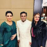 Shweta Menon Instagram - With Saira didi & @arrahman sir 💕 at Rashinka @rahman_actor daughter @rushdarahman_ ‘s wedding 💍 It’s fan girl moment & I am going to drop these pictures on NFT 😁 📸 menon @psreevalsan #shwethamenon #althafsinarush The Leela Palace Chennai