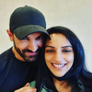 Shweta Menon Instagram - Met my old buddy @thejohnabraham at the airport 💕

#johnabraham #shwethamenon