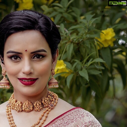 Shweta Menon Instagram - 𝐒𝐢𝐱 𝐘𝐚𝐫𝐝𝐬 𝐨𝐟 𝐒𝐡𝐞𝐞𝐫 𝐄𝐥𝐞𝐠𝐚𝐧𝐜𝐞…!! #Shwethamenon . Camera @arun_0fficial . MUA @nagesh_makeupartist . Saree @elanclassics . Blouse & Stylist @sabarinathk_ . . .