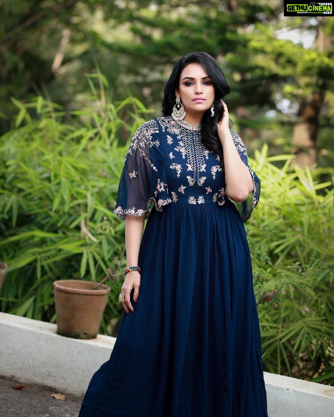 Shweta Menon Instagram - Happy Valentine’s Day 💝 #shwethamenon #valentineday Camera @akhil_photography_tvm MUA @mukeshmuralimakeover Stylist @sabarinathk_ Costume @ladies_planet_ Jewellery @mayoorajewels_by_archana Trivandrum, India