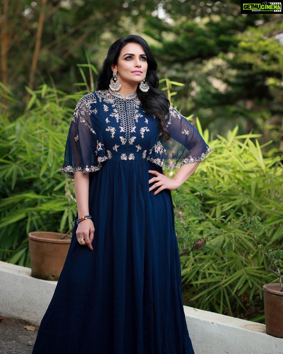 Shweta Menon Instagram - Happy Valentine’s Day 💝 #shwethamenon #valentineday Camera @akhil_photography_tvm MUA @mukeshmuralimakeover Stylist @sabarinathk_ Costume @ladies_planet_ Jewellery @mayoorajewels_by_archana Trivandrum, India