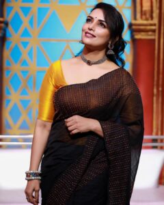 Shweta Menon Instagram - #shwethamenon

Camera @akhil_photography_tvm 

MUA @mukeshmuralimakeover 

Stylist @sabarinathk_ 

Costume @elanclassics 

Jewellery @mayoorajewels_by_archana
