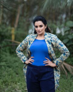 Shweta Menon Instagram - Well, we have a whole new year ahead of us.…😇

Camera @ranjith_lensqueen 

MUA @sijanmakeupartist 

Stylist @sabarinathk_ 

Costume @men_in_q_wedding