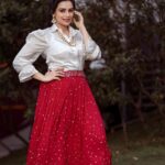 Shweta Menon Instagram - #ShwethaMenon Camera @arun_0fficial MUA @nagesh_makeupartist Stylist @sabarinathk_ Skirt @ladies_planet_ Kochi, India