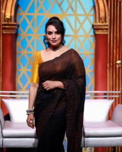 Shweta Menon Instagram - #shwethamenon

Camera @akhil_photography_tvm 

MUA @mukeshmuralimakeover 

Stylist @sabarinathk_ 

Costume @elanclassics 

Jewellery @mayoorajewels_by_archana