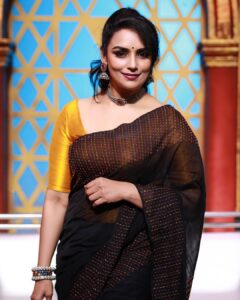 Shweta Menon Instagram - #shwethamenon

Camera @akhil_photography_tvm 

MUA @mukeshmuralimakeover 

Stylist @sabarinathk_ 

Costume @elanclassics 

Jewellery @mayoorajewels_by_archana