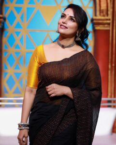 Shweta Menon Instagram - #shwethamenon

Camera @akhil_photography_tvm 

MUA @mukeshmuralimakeover 

Stylist @sabarinathk_ 

Costume @elanclassics 

Jewellery @mayoorajewels_by_archana
