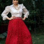 Shweta Menon Instagram - #ShwethaMenon Camera @arun_0fficial MUA @nagesh_makeupartist Stylist @sabarinathk_ Skirt @ladies_planet_ Kochi, India