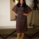 Shweta Menon Instagram - I got so many calls & messages appreciating this latest photoshoot of mine, The fun fact is that this photoshoot was totally unplanned & done randomly without “any makeup or styling” while I came for a meeting at AMMA office. @lepapillonkochi5 based in kochi is run by Ms.Reetha, she approached me after hearing that I support & promote small businesses for free. These reels & photos were to promote her business, please follow her business account & support her Let’s support small businesses around us ✌🏼 #supportsmallbusiness #shwethamenon #supportsmallbusiness_shwethamenon Kochi, India