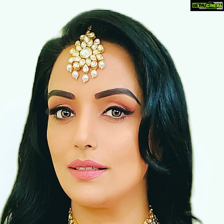 Shweta Menon Instagram - Getting my pose on 💃💃 MUA @avinash_s_chetia Stylist @sabarinathk_ Costume @elanclassics #fashion #style #stylish #love#me #cute #photooftheday #nails #hair #beauty #beautiful #instagood #pretty #swag #pink #girl #girls #eyes #design #model #dress #shoes #heels #styles #outfit #purse #jewelry #shopping #glam Kochi, India