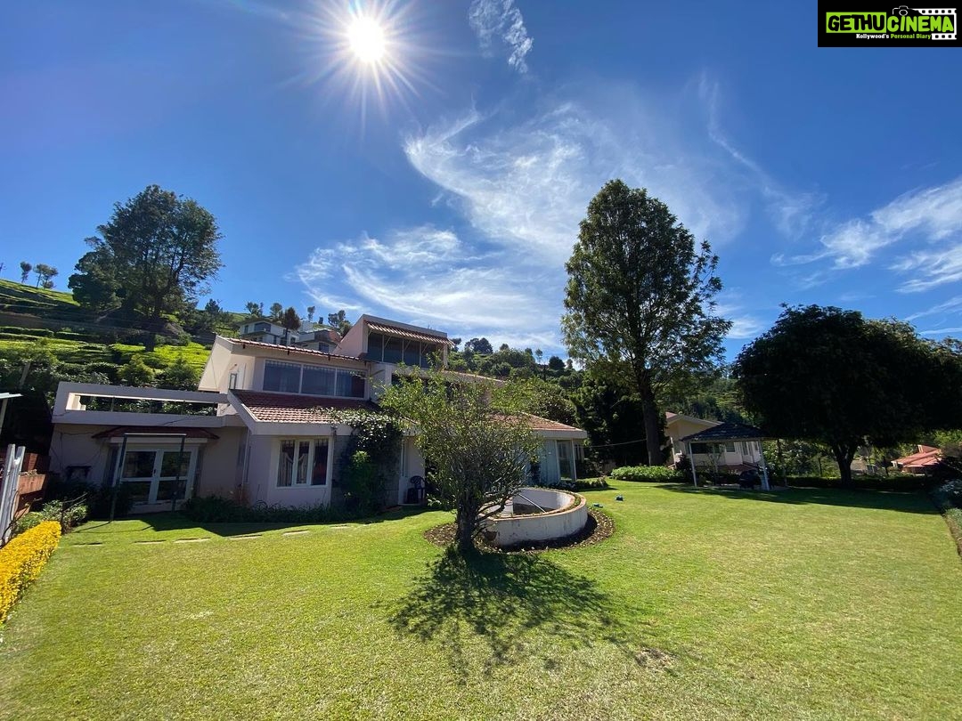 Sibi Sathyaraj Instagram - Our house in Conoor.Been coming here every summer for the past 27 years!Most of the best memories from my childhood are from here.Will post more pics in the next few days😊 #conoor #nilgiris #summerholidays #Summer #holidayhomes #hillstation #mountains #countryhomes Coonoor