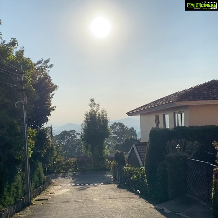 Sibi Sathyaraj Instagram - Nothing better to jumpstart the day with a morning walk with the sounds of nature!Good morning dear friends.Have a wonderful week😊👍🏻 #morning #morningvibes #morningwalk #health #healthylifestyle #fitness #fitnessgoals #sibiraj #sibisathyaraj #nature #sunrise #conoor #nilgiris #hillstation #hills #mountains #ooty #hillbilly