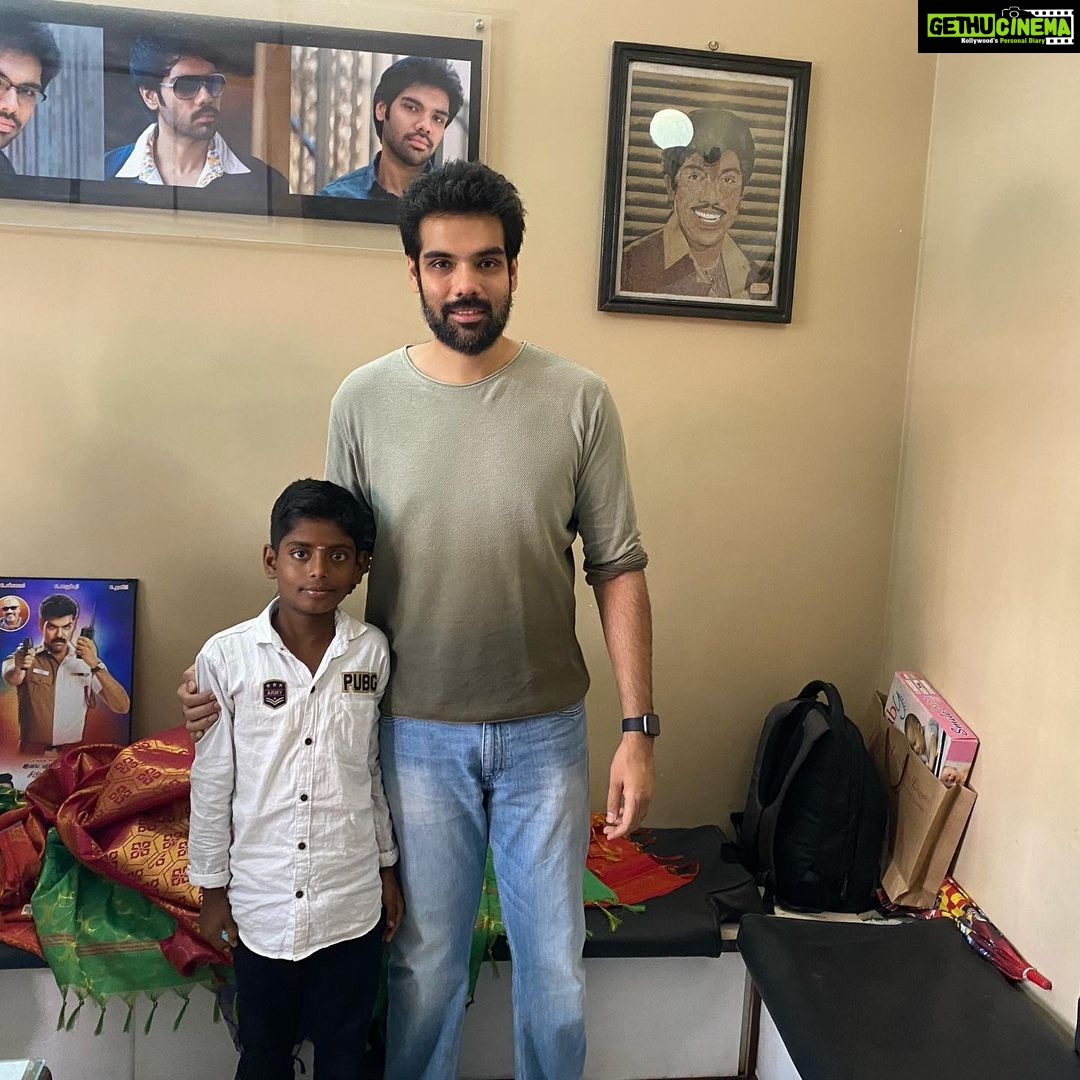 Sibi Sathyaraj Instagram - Reviews and Revenue are definitely important but, what’s more important and motivating is the genuine love and appreciation you receive from fans and audience.Happy to have met fans from Cuddalore,Pondicherry and Krishnagiri today and humbled by the appreciation they’ve given for #kabadadaari 😊🙏🏻 #fans #fansclub #sibiraj #sibisathyaraj #kollywood #tamilcinema #cinema