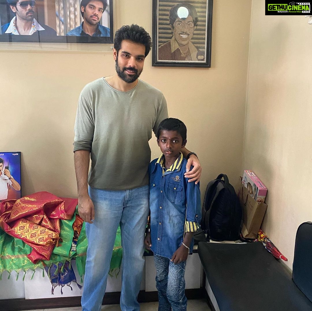 Sibi Sathyaraj Instagram - Reviews and Revenue are definitely important but, what’s more important and motivating is the genuine love and appreciation you receive from fans and audience.Happy to have met fans from Cuddalore,Pondicherry and Krishnagiri today and humbled by the appreciation they’ve given for #kabadadaari 😊🙏🏻 #fans #fansclub #sibiraj #sibisathyaraj #kollywood #tamilcinema #cinema