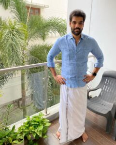 Sibi Sathyaraj Instagram - அனைவருக்கும் இனிய பொங்கல் திருநாள் மற்றும் தமிழ் புத்தாண்டு வாழ்த்துக்கள்😊🙏🏻 #Sibiraj #Sibisathyaraj #RevathiSibiraj #DheeranSibiraj #SamaranSibiraj #pongal #பொங்கல் #Familygoals #festival #TamilCinema #lifeofanactor #actor #தமிழன்
