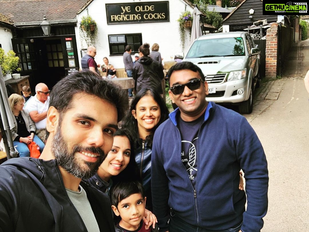 Sibi Sathyaraj Instagram - It’s gonna be more #throwback pics for now!Pic taken last year with family and my friends @alagu6 and @umasp09 in front of UK’s oldest #pub @yeoldefightingcocks where we went for a cup of #Coffee 😉! #uktrip #uktravel #Familygoals #friendshipgoals #LifeBeforeCorona #SibisTravelDiaries #photosofbritain #london #photosofengland #PhotosOfLondon #Sibiraj #sibisathyaraj #Dheeran #DheeranSibiraj #revathisibiraj #goodolddays