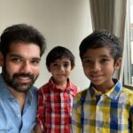 Sibi Sathyaraj Instagram - அனைவருக்கும் இனிய பொங்கல் திருநாள் மற்றும் தமிழ் புத்தாண்டு வாழ்த்துக்கள்😊🙏🏻 #Sibiraj #Sibisathyaraj #RevathiSibiraj #DheeranSibiraj #SamaranSibiraj #pongal #பொங்கல் #Familygoals #festival #TamilCinema #lifeofanactor #actor #தமிழன்