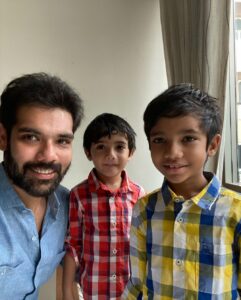Sibi Sathyaraj Instagram - அனைவருக்கும் இனிய பொங்கல் திருநாள் மற்றும் தமிழ் புத்தாண்டு வாழ்த்துக்கள்😊🙏🏻 #Sibiraj #Sibisathyaraj #RevathiSibiraj #DheeranSibiraj #SamaranSibiraj #pongal #பொங்கல் #Familygoals #festival #TamilCinema #lifeofanactor #actor #தமிழன்