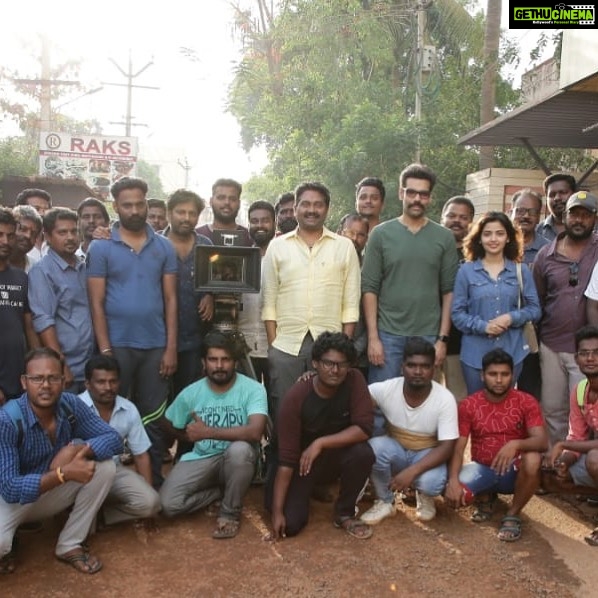 Sibi Sathyaraj Instagram - First schedule wrapped up for #Walter! Thanks to my team for their support😊🙏🏻 @anbu_dir #1111productions #PrabuTilak @shirinkanchwala #tamilcinema #Kollywood #Copthriller #Policestory #Crimethriller #newcopintown