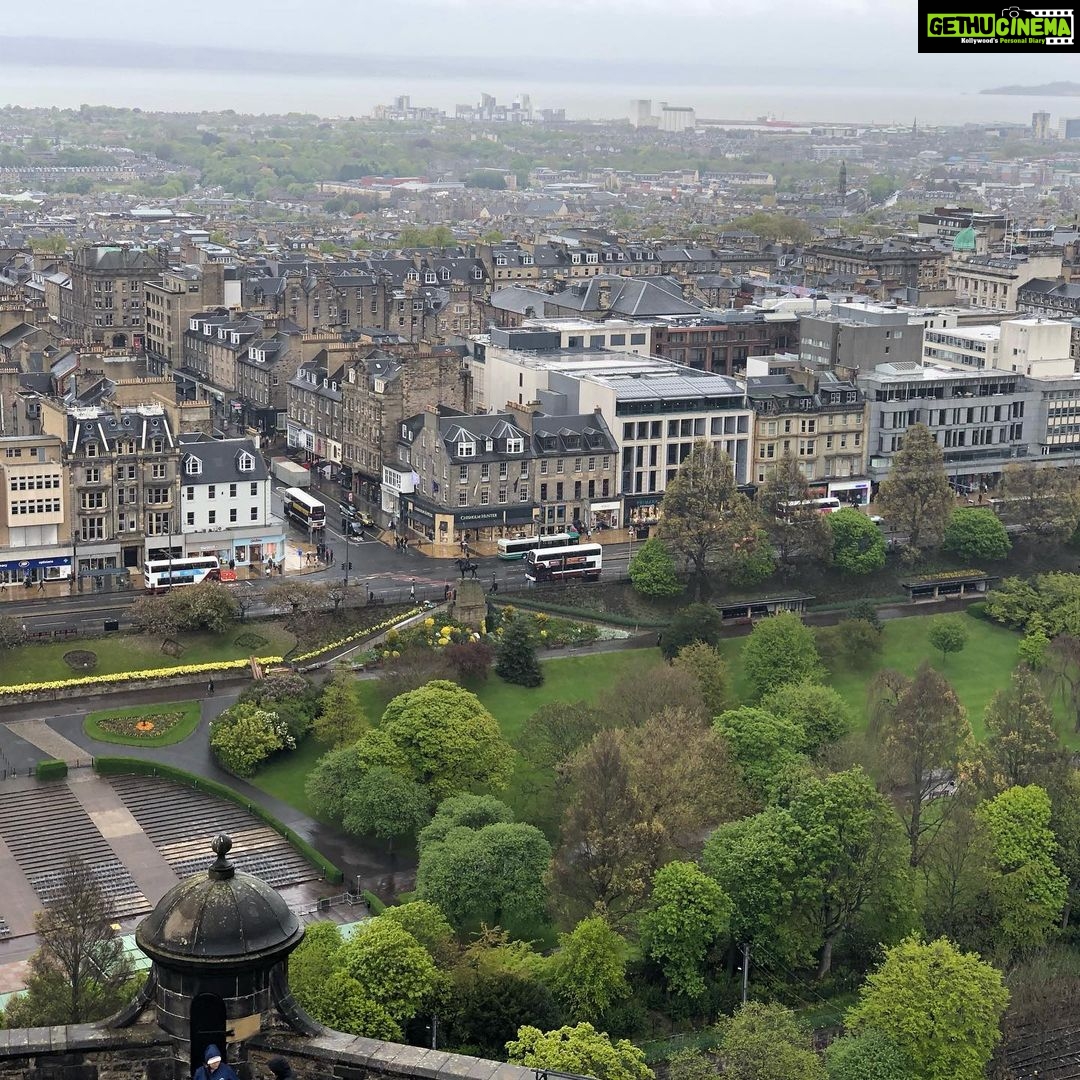 Sibi Sathyaraj Instagram - #edinburghcastle #edinburgh #rainyday #holiday Edinburgh Castle