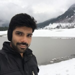 Sibi Sathyaraj Instagram - Shooting in Pahalgam! #Newproject #Kashmir #Snow #FrozenLake #Freezing #Subzero