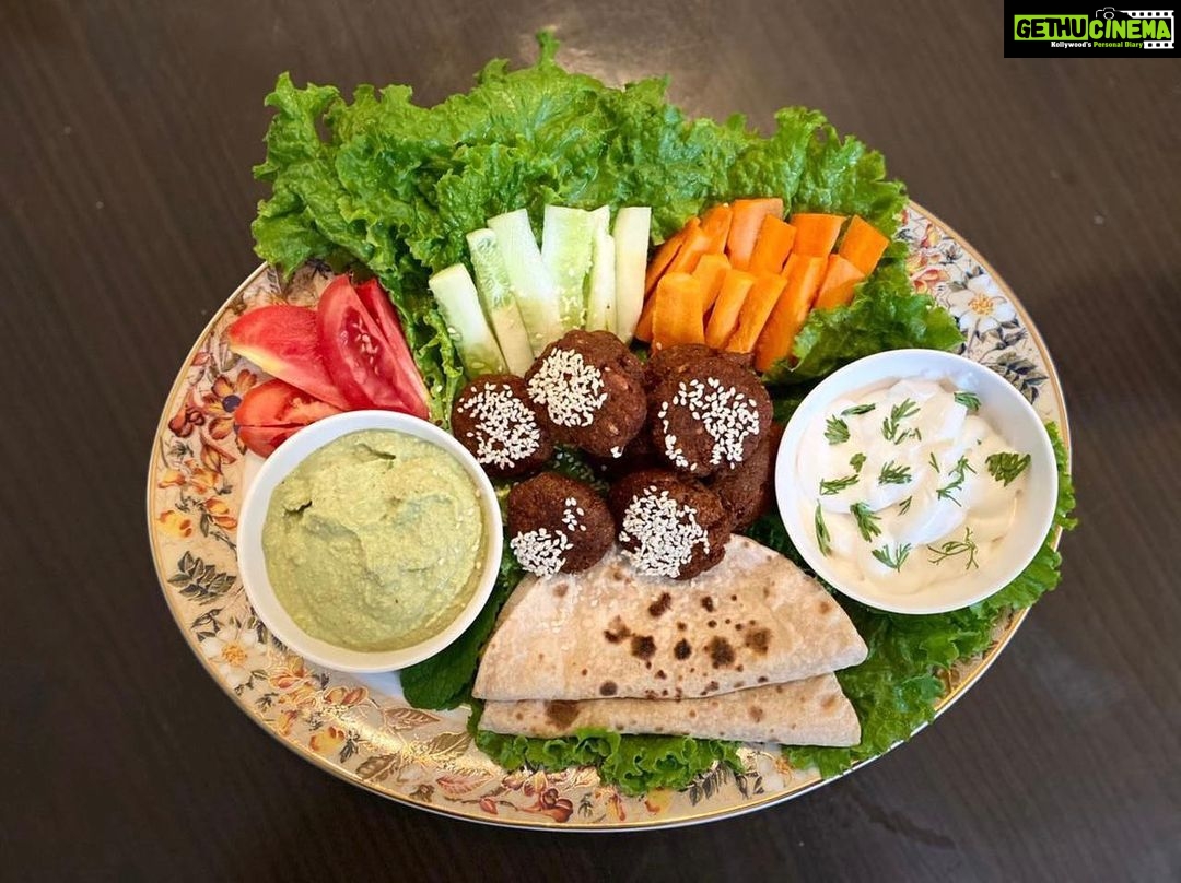 Sibi Sathyaraj Instagram - They say the way to a Man’s heart is through his stomach. Thank you Revu for the yummy Falafel😋 Will try to return the favour asap😀 #RevathiSibiraj #FamilyGoals #Sunday #Familytime #FamilyDinner #Foodie #HealthyCooking #FoodForLife #Sibiraj #SibiSathyaraj #falafel #foodphotography #foodpics #foodstyling #healthylifestyle #foodstagram #foodlover #foodlove #foodart #eatgreen #healthyrecipes #healthyeating #photooftheday