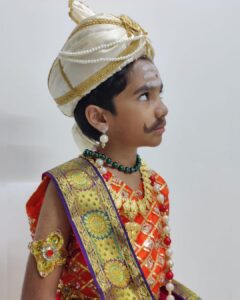 Sibi Sathyaraj Instagram - It's always a great feeling to watch your kids grow up.We accompanied my son Dheeran for his school's online Independence Day celebration, where every child was required to dress up as a freedom fighter.It was such a joy to watch him adorn the persona of Theeran chinnamalai for his competition. Samaran joins his big bro to show his bit of patriotism. It's really nice to see them try different things that bring back my childhood memories. 😊

#dheeransibiraj #samaransibiraj #revathisibiraj #sibiraj #sibisathyaraj #fancydress #dressup #freedomfighter #freedom #independenceday #independenceday2021 #celebration #dadson #dadsonlove #memoriesforlife #kids #theeranchinnamalai #persona #patriosim #family #familytime #fambam #happiness #moments #childhood #photooftheday