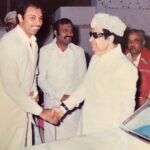 Sibi Sathyaraj Instagram - Happy to share appa’s Fanboy moment when Puratchi Thalaiver came to Coimbatore for my aunts’ wedding in 1987..This picture was taken when Appa went to the airport to receive him..When Appa invited him for the wedding he was skeptical if he would come..But Thalaiver surprised everyone by making it to the wedding..It was an unforgettable moment for the whole family. #MGR #PuratchiThalaiver #ChiefMinister #Sathyaraj #PuratchiTamilan #FanMoment #Coimbatore #puratchithalaivarmgr #throwback #throwbackpic #memoriesforlife