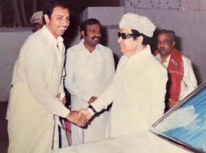 Sibi Sathyaraj Instagram - Happy to share appa’s Fanboy moment when Puratchi Thalaiver came to Coimbatore for my aunts’ wedding in 1987..This picture was taken when Appa went to the airport to receive him..When Appa invited him for the wedding he was skeptical if he would come..But Thalaiver surprised everyone by making it to the wedding..It was an unforgettable moment for the whole family.

#MGR #PuratchiThalaiver #ChiefMinister #Sathyaraj #PuratchiTamilan #FanMoment #Coimbatore #puratchithalaivarmgr #throwback #throwbackpic #memoriesforlife