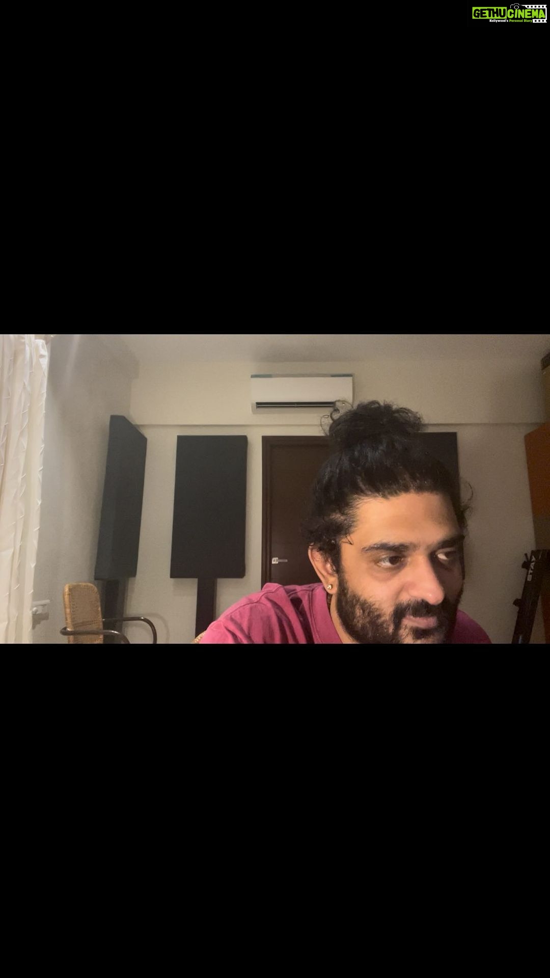 Sid Sriram Instagram - My first ever Hindi songs for a Hindi film are out now! I’ve sung Laat Maar and Baadal Se Dosti from the film #Jhund. This film features the legend @amitabhbachchan sir, directed by the incredible @nagraj_manjule. Music directors for the film are @ajayatulofficial. They are amazing musicians, amazing people and very warm; recording these songs was super exhilarating. Lyrics amazingly penned by @amitabhbhattacharyaofficial. Laat Maar also features @saurabhabhyankar100rbh. I couldn’t have asked for a better debut in Hindi cinema, can’t wait for y’all to experience these two songs @tseries.official Jukebox link in bio! All love, no hate forever