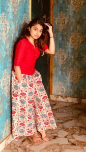 Sija Rose Instagram - Pants with pockets are a bonus! . 🎈💕 . Attire : @rithuclothing