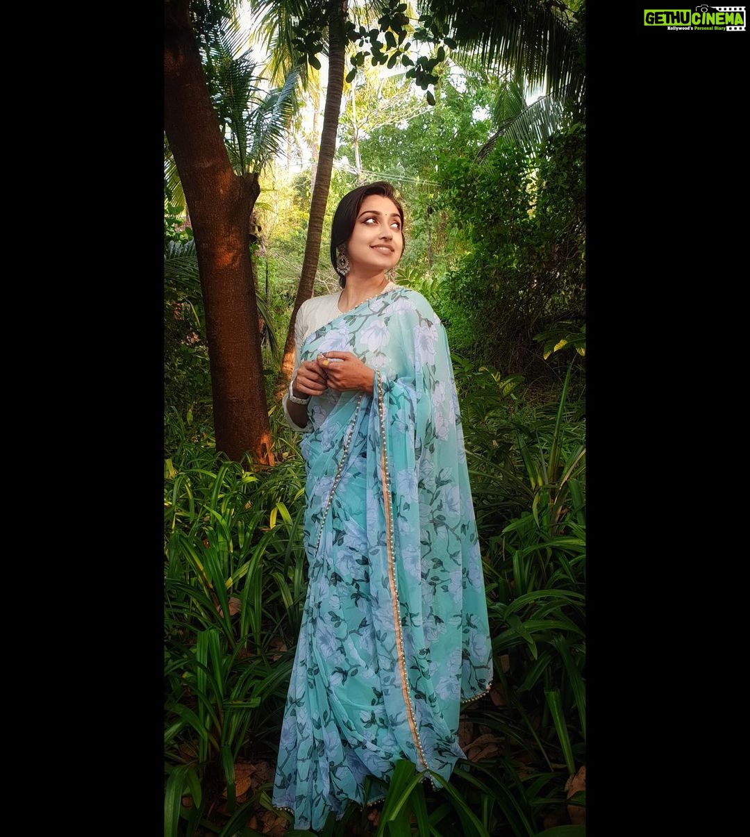 Sija Rose Instagram - Wishing all Happy Vishu! And Tamil New Year Let there be prosperity and love . Saree: @elegant_fashion_way . ๐ Thank you #elegant #saree #sunlight #loveforlights #memoriesforlife #traveltomakememories #ownit #sareedraping
