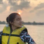 Sija Rose Instagram - Raasathi ….. this soul’s no more mine … Adorned with flowers you leave for a new life . #tooneofthefondestmemories💕 . #reels #reelsinstagram #reelsvideo #reelsindia #reelsinsta #kayaking #alapuzha #sunriseoftheday .