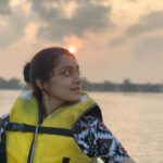 Sija Rose Instagram – Raasathi
….. this soul’s no more mine …
Adorned with flowers you leave for a new life
.
#tooneofthefondestmemories💕
.
#reels #reelsinstagram #reelsvideo #reelsindia #reelsinsta #kayaking #alapuzha #sunriseoftheday 
.