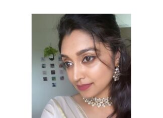 Sija Rose Instagram - Getting into the Onam vibe! ✨ . Have a safe celebration . Attire: @khajuraho_boutique_ Dolled by : @makeupbychristeena Thank you @keepitstylish_by_ammu 🥰 📷: when mom tries her best in capturing me . #onamvanalo #Kodiuduthallo #unnichaadimaranjallo #instafashion #sijarose #saree