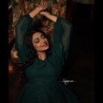 Sija Rose Instagram - Pachai nirame.. Pachai nirame.. . . Concept and photography 📸 @sujay_nair Stylist @instyle_by_an Costume @ganga_priyadarsini Retouch @sujay_nair Makeup @nobles_makeover Bts @a_ji_menon Asst cam bijo_c_paulose . Thank you @edam_art_cafe for your warm welcome . #pacha #photography #picoftheday #handupintheair #smokyeyes #kannama #bottlegreendress #kohleyes #antique #vintage #beyou Edam Art Cafe & patisserie