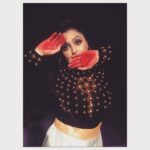 Sija Rose Instagram - * सुर्ख * . Ruddy . 📷 @_zamroodh_ #red #dance #blacknwhite #goldenlight #instaartist #instagram #livelovedance #kohleyes #kannamma