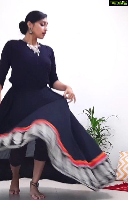 Sija Rose Instagram - The movie Mayanadhi has touched all hearts and the song Bawara Mann sung by @darshanarajendran has been in loop on and on. Thanks to the team for doing magic through movies. . Here's my small attempt to portray how my mind and body moves to the itsy bitsy portion of the song. . I DONOT OWN THE RIGHTS TO THIS MUSIC. ITS ONLY USED FOR MY CREATIVE PURPOSE . *Anklets : @nakshatra__online_by_riya_mary Dangling earrings @goldeneyedowl π #dance #blacknblack #mayanadhi #tovinothomas #aashiqabu #filmsong #aishwaryarajesh #leona #bawaramann #kannamma #kanmani #appleofmyeye #dancer #indiandance #choreography #simpledance #filmsongs #indianattire #igtv @bollyshake @indiandancingstars @danceofyou @filmydance @onedancemag @bollydancenetwork #malayalam #malayalammovies #semiclassical #classicaldance #expression @dancersofindia @indian.dancers.community @anyone_can_dance #dancecover #dancechoreography