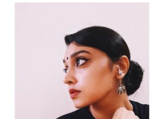 Sija Rose Instagram - Dressed up at home Just to wear this earing 😆 . Thanks @shrishti__jewels for this. . Dolled up . #black #dangling #danglingearrings #makeupon #appleofmyeye #selfies #elephant #eardrop #jewels #silver #silverjewelry #kanmani #kannamma #nykaa #nykkalipstick