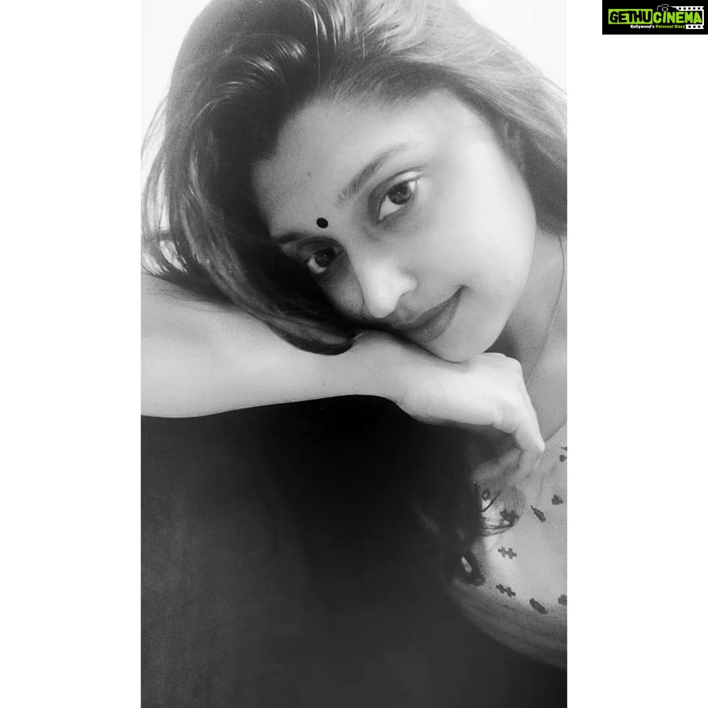 Sija Rose Instagram - Black and white is realistic . It erases time from the equation . #stolenquote #guessmylipcolour . #blacknwhite #selfietime #kannamma #kanmani #appleofmyeye