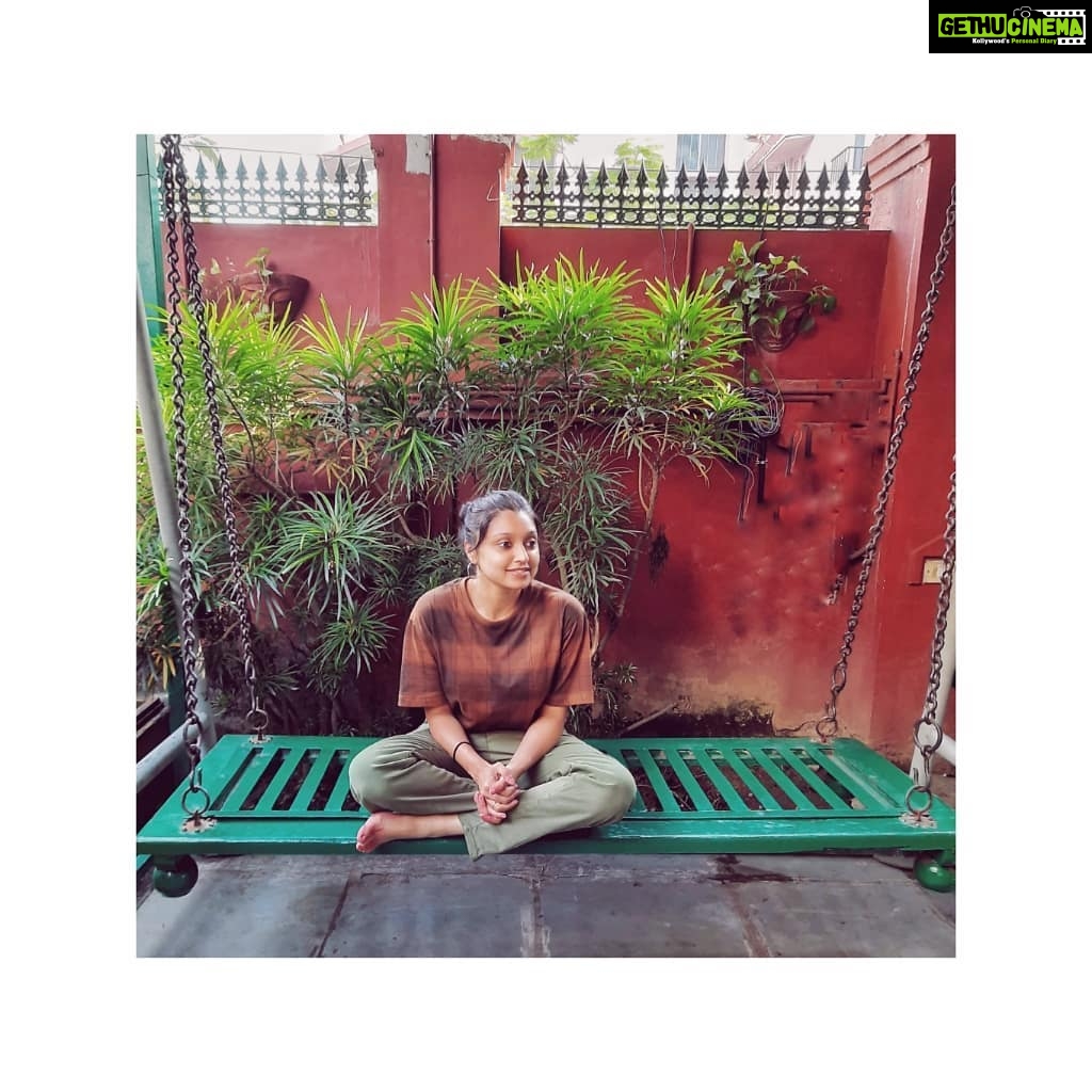 Sija Rose Instagram - Most comfortable . Where are my eyebrows 🤔😄 . #selflove #comfy #comfyoutfit #missoutdoors #eyebrowsaremissing #kanmani #appleofmyeye #kannamma