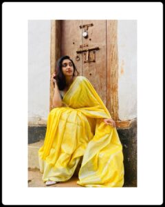 Sija Rose Instagram - Ad// An iridescent vision of beauty incorporated with elegance, Seematti the Inside Hunt, is a saga that is weaved with the ebullience of sheer craftsmanship merged with exotic designs. Experience luxury and fashion in the most finest and simplest way! The exuberant and vibrant collection in Seematti has left me in awe!! Don't wait for long, as the festival collection is till Jan 15th only. Avail surprise Xmas gifts from Seematti by taking a screenshot of the code that is added in this post. . . @seemattitextiles . . #insideseematti #seematti Seematti Ernakulam