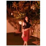 Sija Rose Instagram - Hai @pritybaleja ek snap lena . The problem is I don't stand still 🤷‍♀ . #goinbacktogooddays #quarantinedathome #digginggallery #appleofmyeye #kannamma #kanmani Muscat, Oman