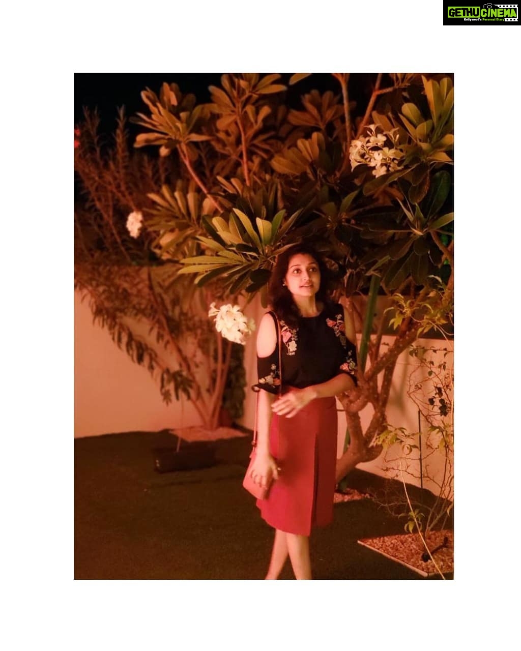 Sija Rose Instagram - Hai @pritybaleja ek snap lena . The problem is I don't stand still 🤷♀ . #goinbacktogooddays #quarantinedathome #digginggallery #appleofmyeye #kannamma #kanmani Muscat, Oman
