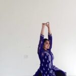 Sija Rose Instagram – A small effort by @ekthasidharth and myself choreographing to our favorite song Sreeragamo

#dance #classicaldance #blue #black #homeworkout #kerala #semiclassical #pavithram #sreeragamo #mohanlal #shobana #kannamma