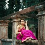 Sija Rose Instagram – Magenta : a light mauvish crimson
.
Why doesn’t magenta appear in the rainbow? 🌈 .
📷 @mad_george_fashion .
#traditional #magenta #saree  #drapes #photooftheday #poser #kanmani #kannamma #kohleyes