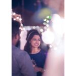 Sija Rose Instagram - Showing off my 29 weird shaped teeth . But still keep smiling . 📷 @vishnunelladu #candid #myfavoriteblue #friendswedding #smiles #kohleyes #kanmani #kannamma