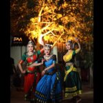 Sija Rose Instagram – Dancing with these lovely ladies
@lakshmi.sruthi , Ektha
.
Guru @vishnukalarpana
.
📷 @fahad_fhadu
#backtodancing #classicaldance #chilanga #blacknblue #kanmani #appleofmyeye #dancefever #kohleyes #kanmani #kannamma